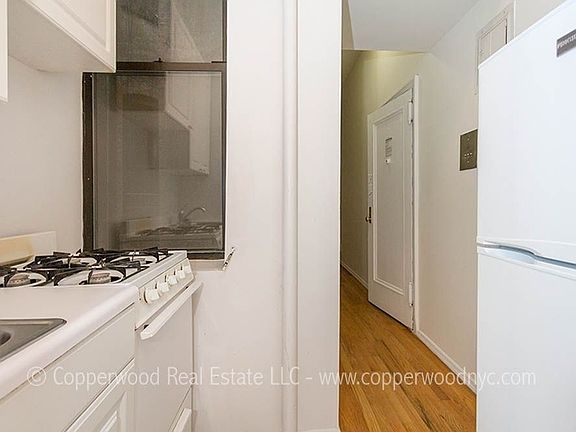 5th image of 121 E 82nd St APT 2
