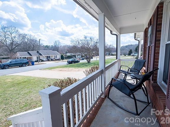3rd image of 102 Wendover Dr