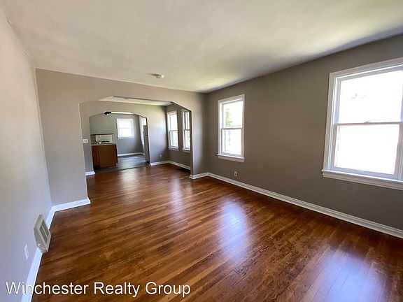 3rd image of 9440 Flora Ave