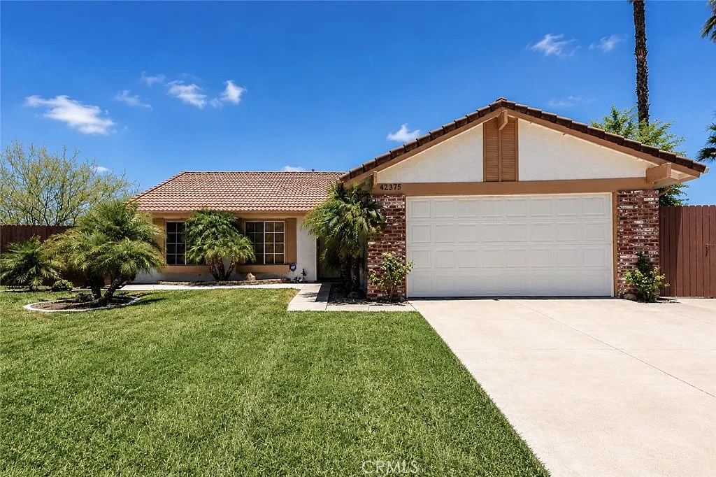 3 bed, 1444 sqft, $3,200 — Photo 2