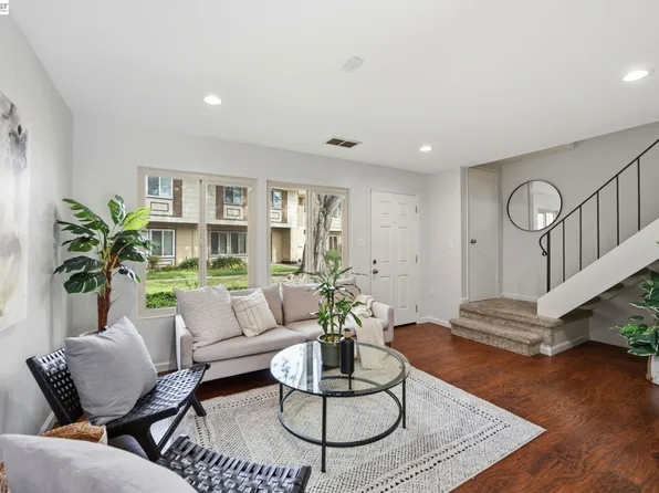 27864 Hummingbird Ct, Hayward, CA 94545