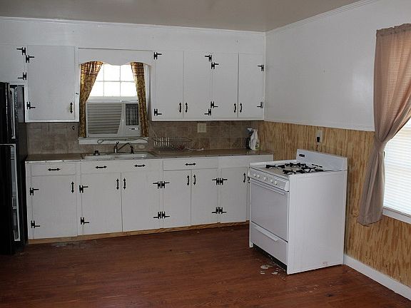 4th image of 515 W Church St