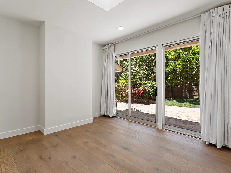 3933 Mandeville Canyon Rd — Photo 5