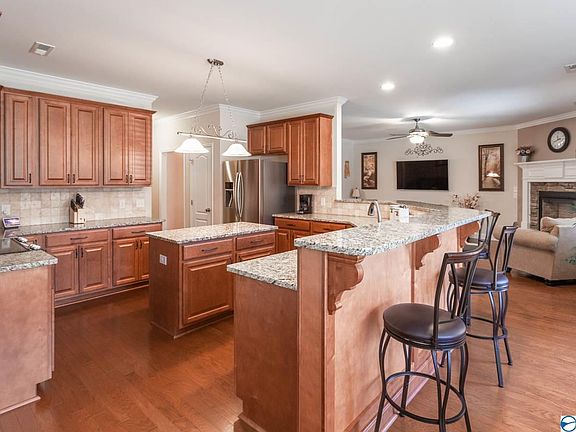 3rd image of 4418 Coatsbridge Dr SE
