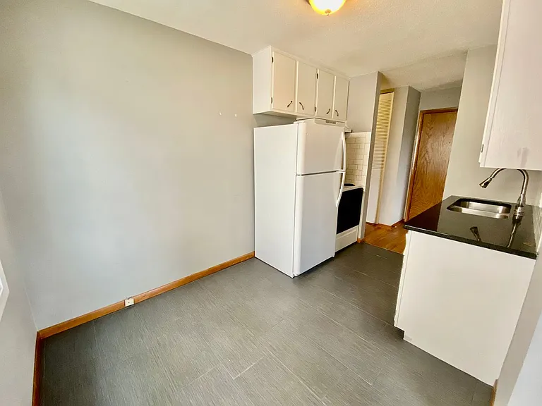 821 Marshall St Ne — Photo 3