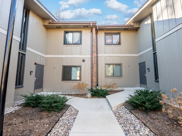 29W431 Emerald Green Dr Unit G, Warrenville, IL 60555
