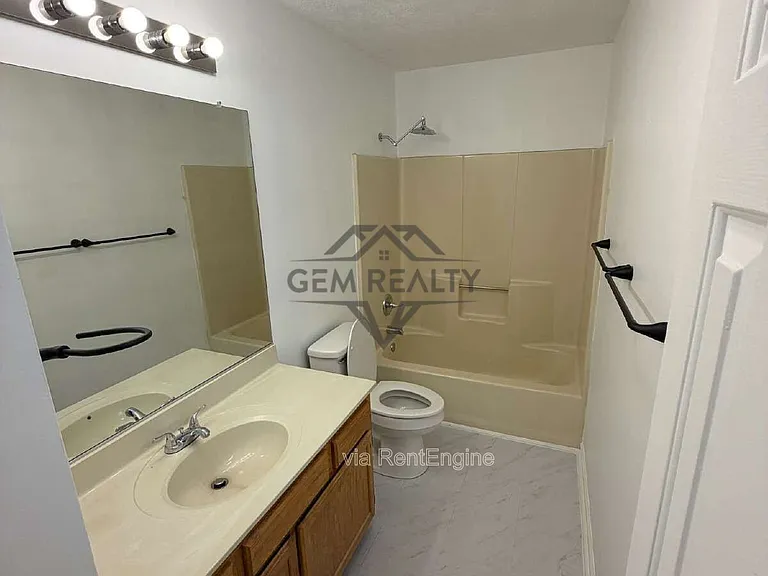 569 Cromwell Ct — Photo 34