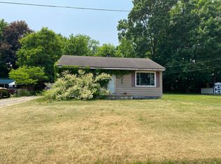 70242 Sheridan Dr, Edwardsburg, MI 49112