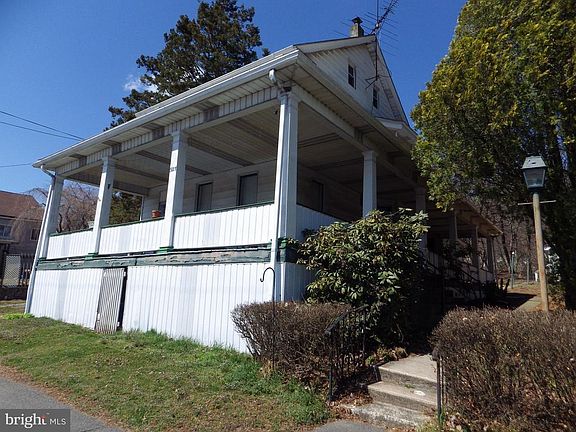 3rd image of 1923 E Grand Ave