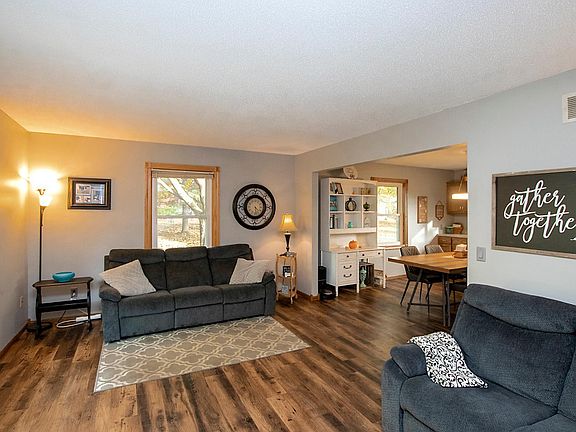 4th image of 330 Jefferson Ct