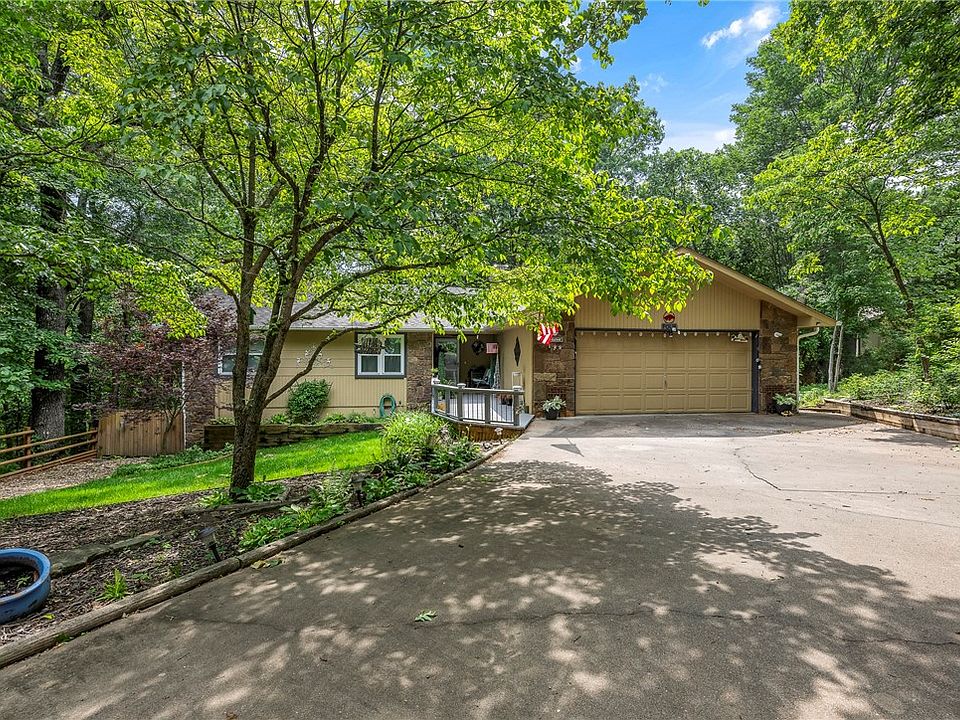 1st image of 4 Harlow Ln