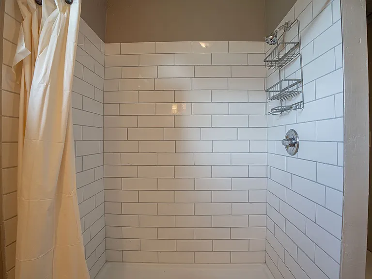 2348 S Kinnickinnic Ave — Photo 12