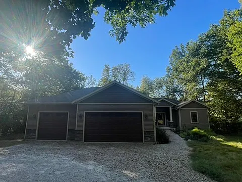 3 bed, 1600 sqft, $3,600 — Photo 1