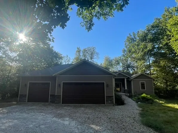 17 Senachwine Cir, Putnam, IL 61560