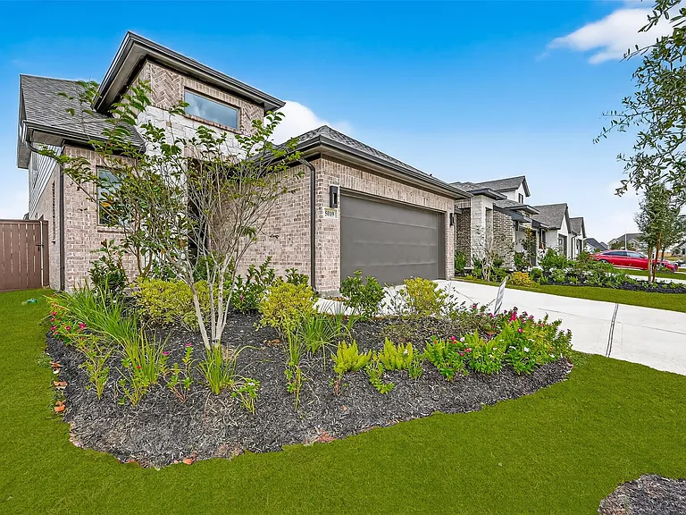 5019 Bowen Prairie Dr — Photo 2