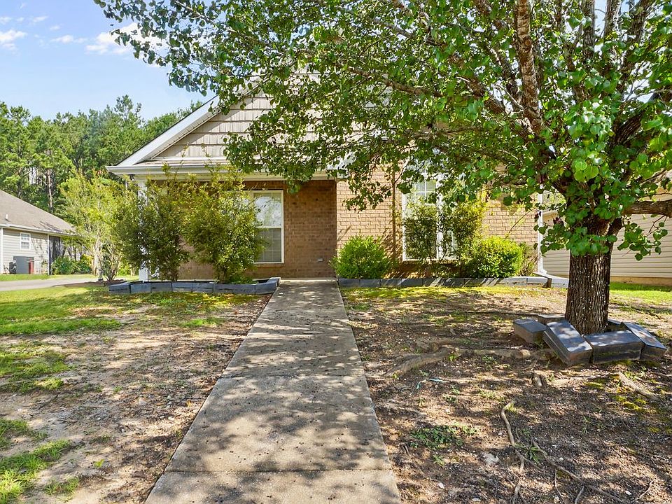 1st image of 1220 Village Trl