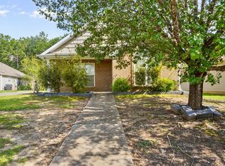 1220 Village Trl, Calera, AL 35040