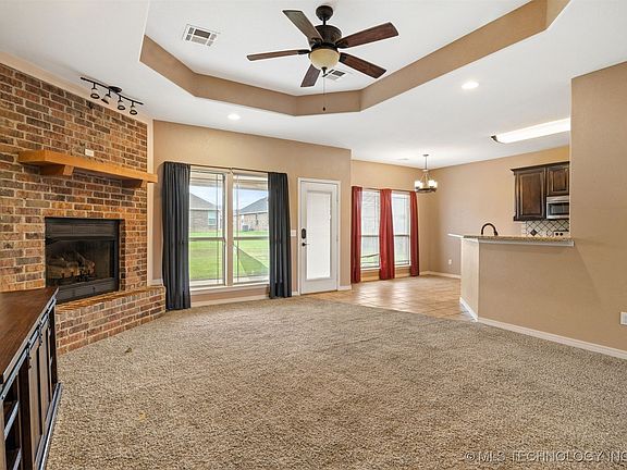 4th image of 3508 Carriage Point Dr