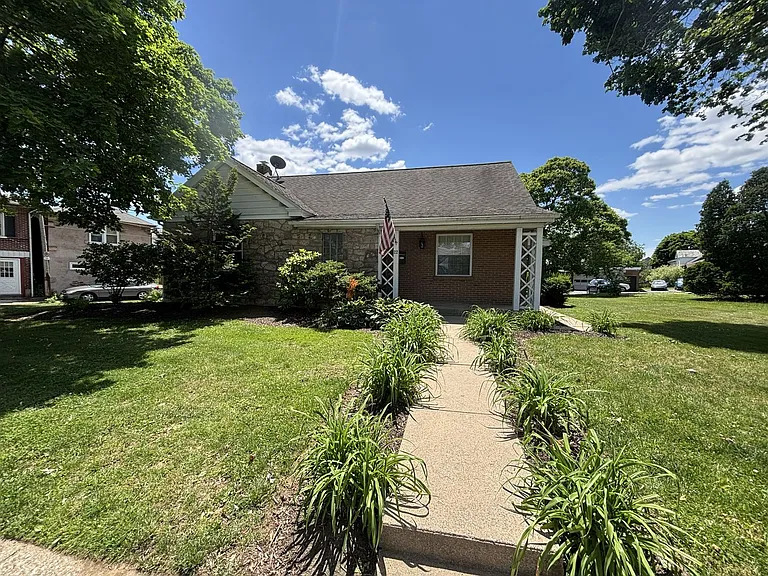 22 Macungie Ave — Photo 2