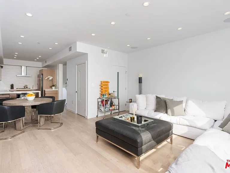 1040 N Spaulding Ave #3 — Photo 6