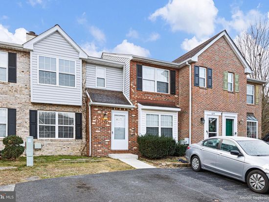 627 Candlestick Ln, Newark, DE 19702