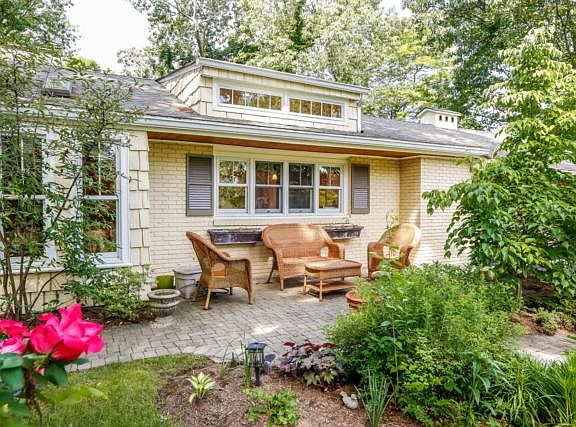 3rd image of 3 Dudley Ln