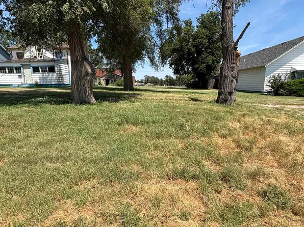 306 W 10th St, Larned, KS 67550