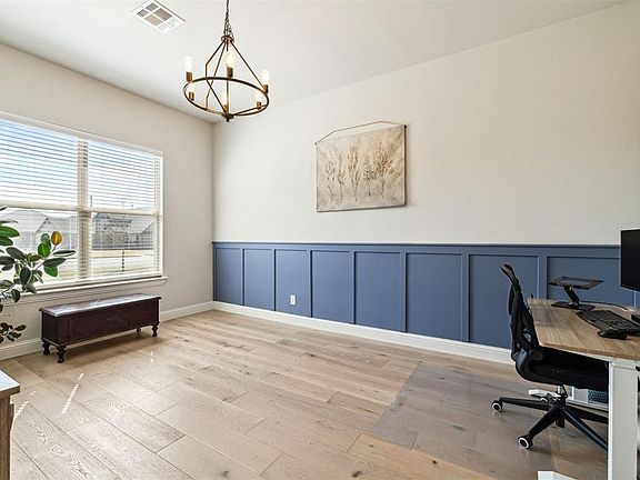 4th image of 2701 Bens Cir