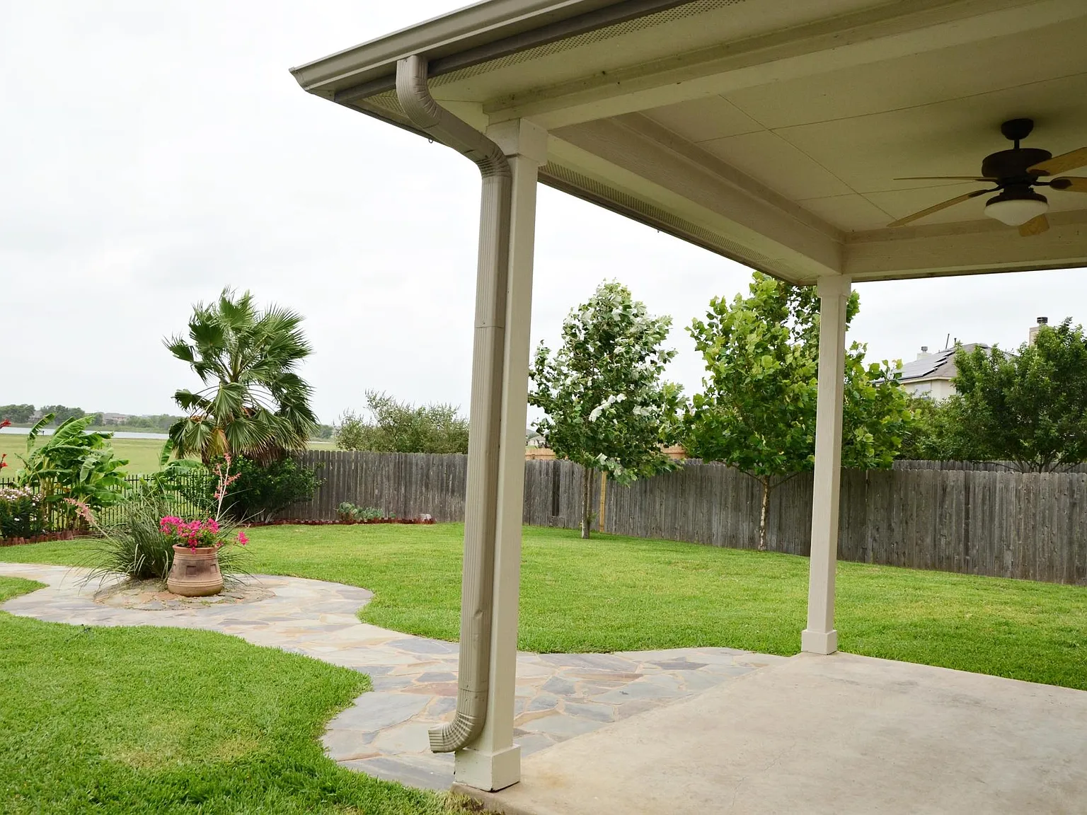 4 bed, 2.5 bath, 2389 sqft, $2,800 — Photo 4