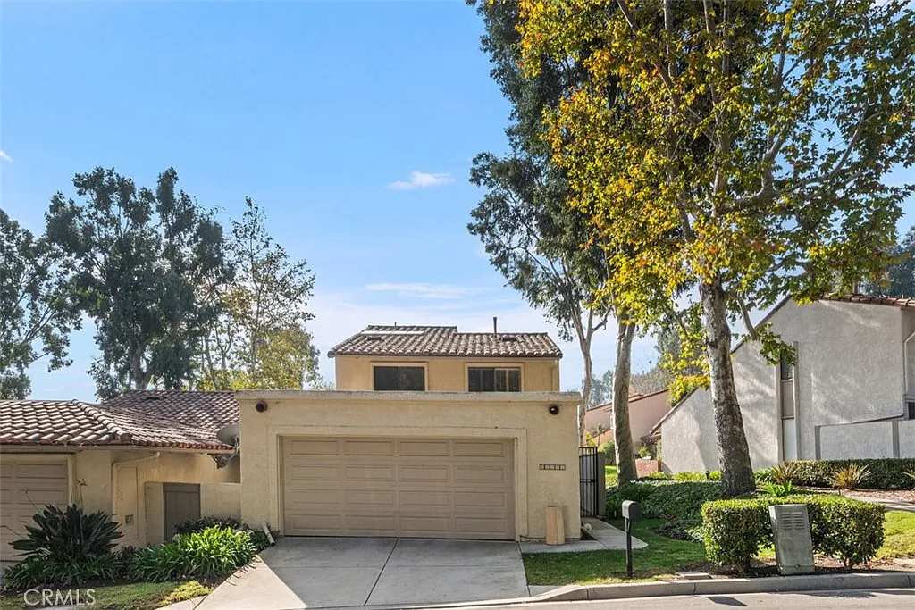 3 bed, 2.5 bath, 1675 sqft, $4,750 — Photo 1