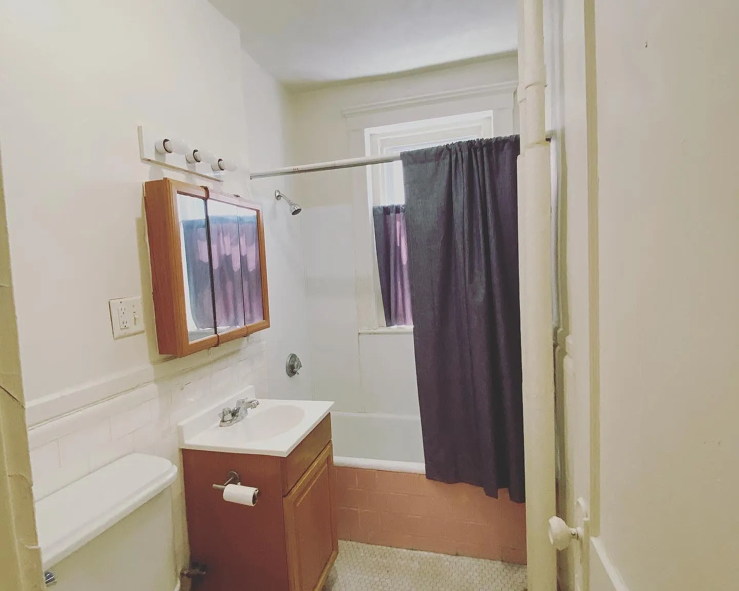 2 bed, 9999 sqft, $3,000 — Photo 1