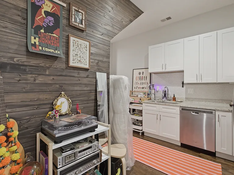1854 W 18th St #1R — Photo 6