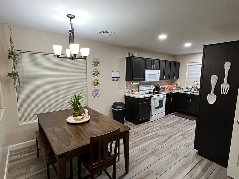 15930 W Acapulco Ln — Photo 5