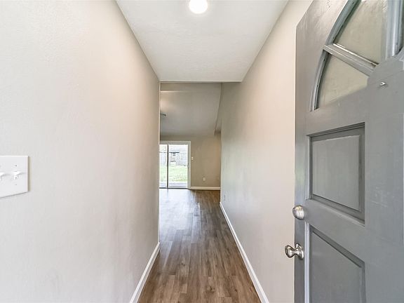 2nd image of 504 Avondale Ln