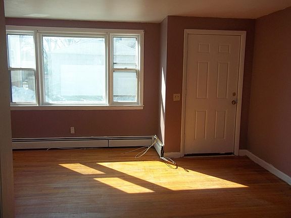 4th image of 571 Grand Ave #1