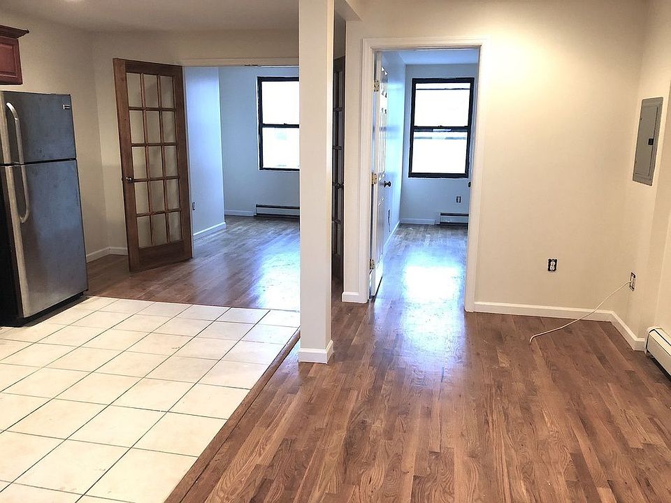 1st image of 238 Montrose Ave APT 3