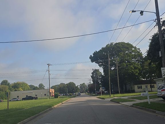 4th image of 7941 Merritt St