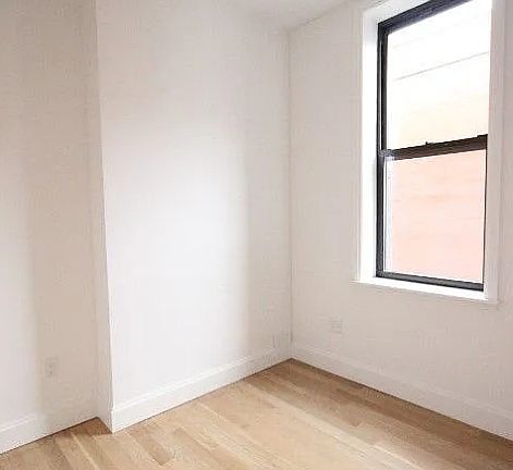 4th image of 149 Norfolk St #5C
