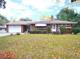 2214 Burr St N, Maplewood, MN 55117