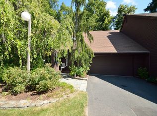 54 Ironwood Rd, West Hartford, CT 06117