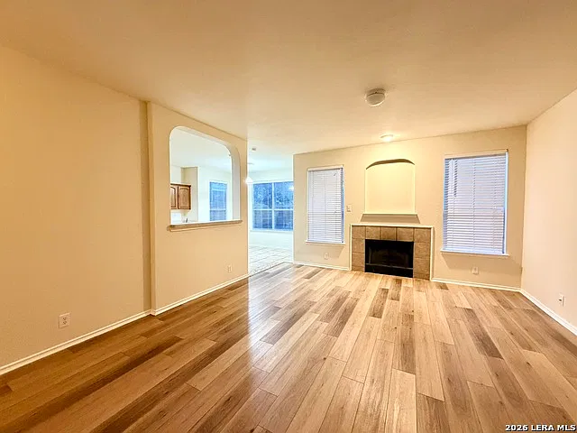 4 bed, 2.5 bath, 2361 sqft, $2,100 — Photo 4