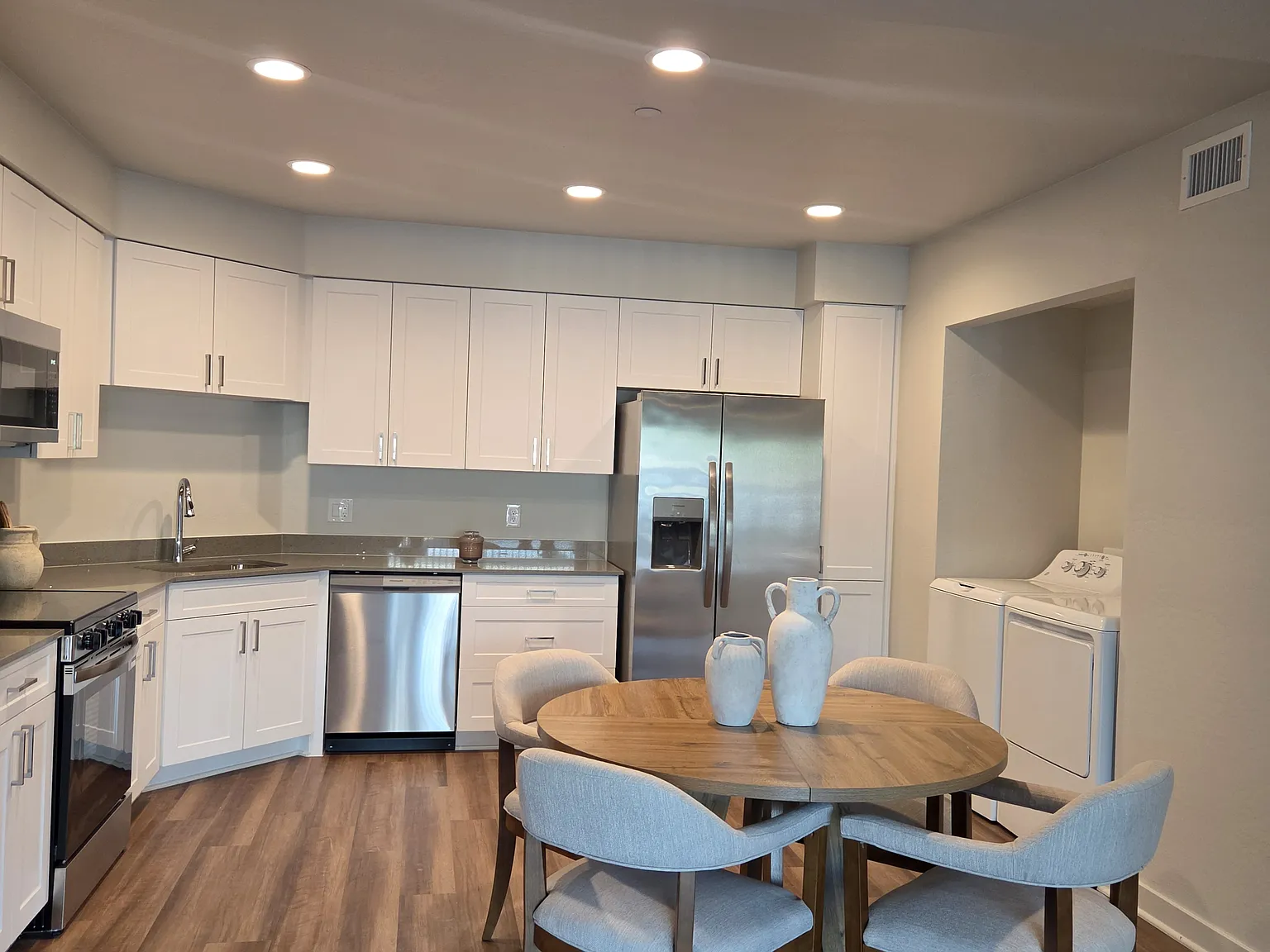 365 W Spruell Ave — Photo 3
