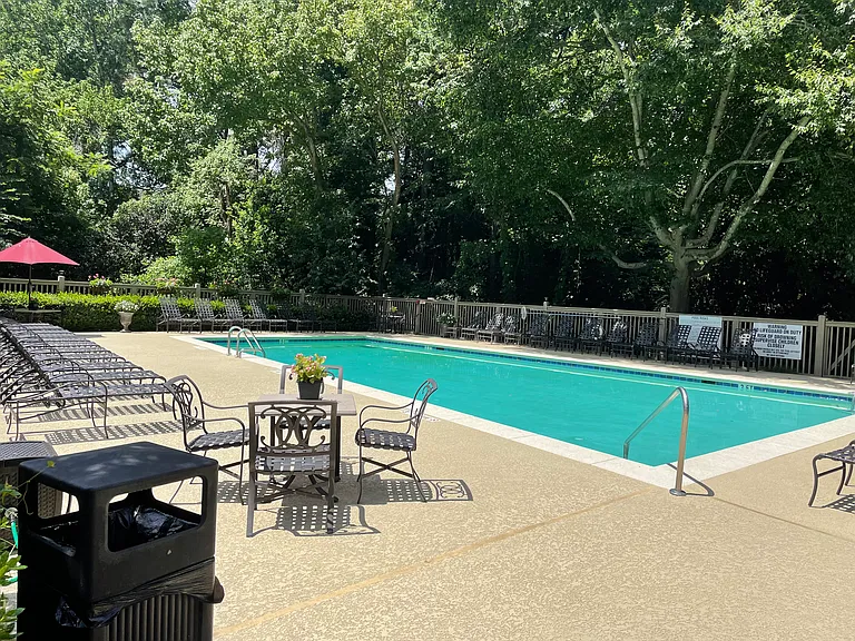 1445 Monroe Dr NE — Photo 18