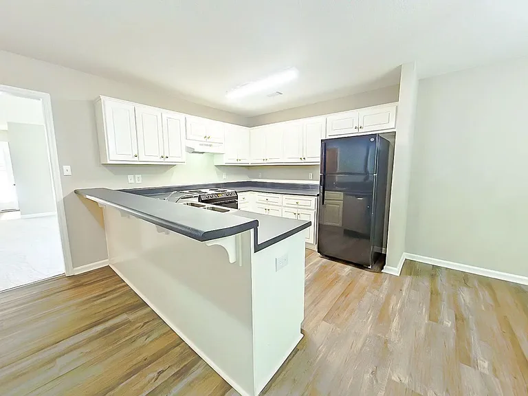 491 Connemara Trl — Photo 3