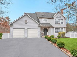 160 River Rd, Shirley, NY 11967