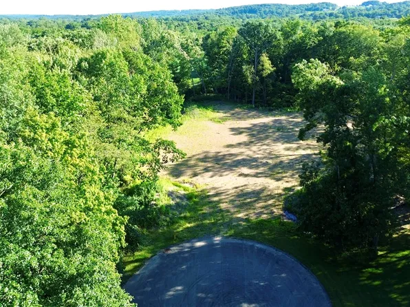17 River Run Ln, New Wilmington, PA 16142
