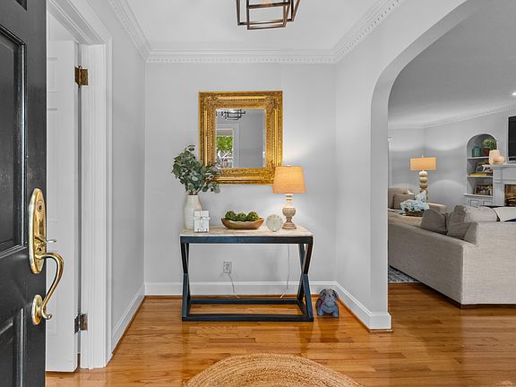 4th image of 808 Sheldon Rd