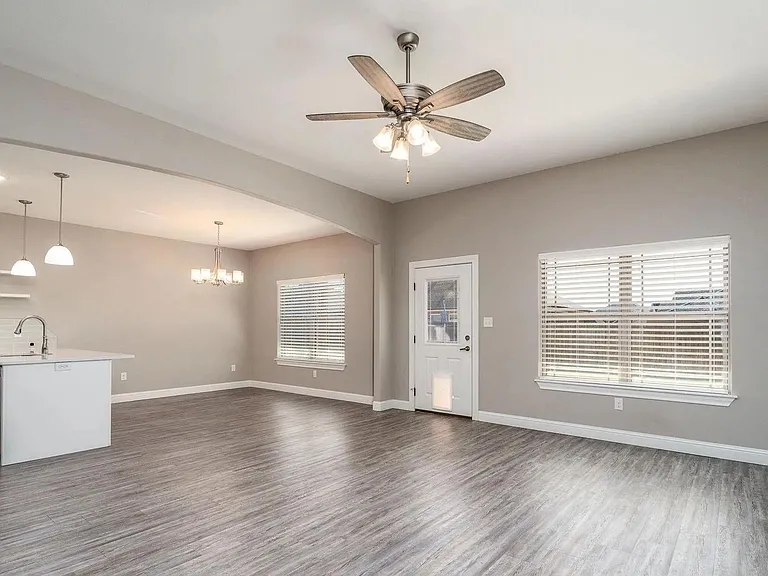 237 Carriage Hills Pkwy — Photo 2