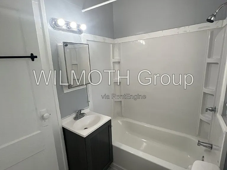 634 E 37th St #4 — Photo 16