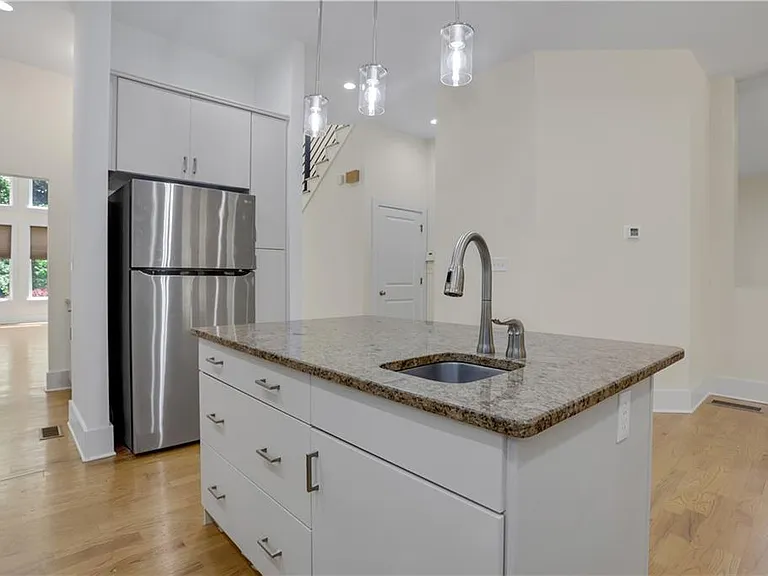 3228 Silver Lake Dr NE — Photo 10